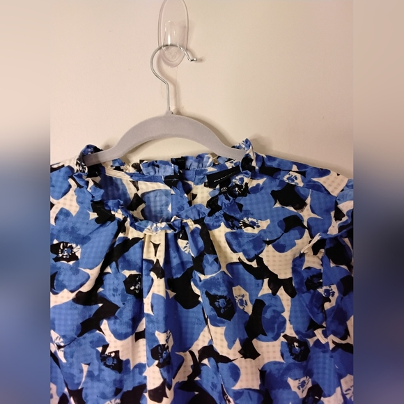 Who What Wear Blue and White Boxy Blouse with Peter Pan Collar - Picture 2 of 8